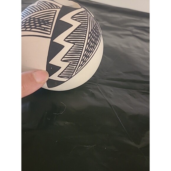 Acoma Pueblo Native American Indian Geometric Pottery Vtg Seed Pot Round Signed - Picture 8 of 8